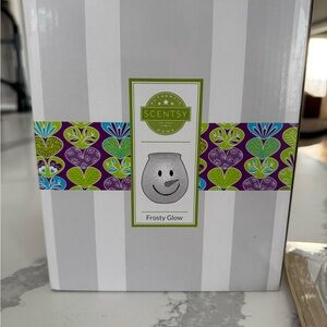 Scentsy Frosty Glow Snowman Wax Melt Warmer